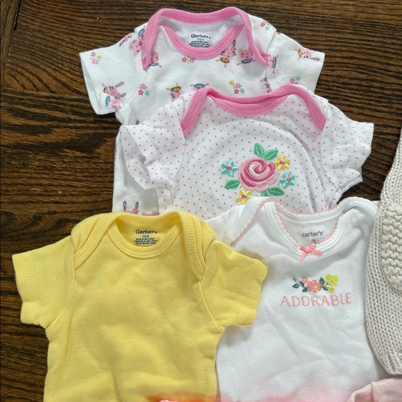 EUC! Lot of 11 Pieces of Baby Clothes! 3-6 Months! - Picture 5 of 8